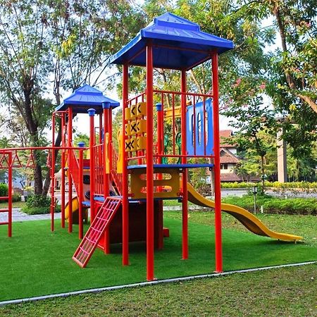 Whiz Prime Hotel Darmo Harapan Surabaya Dış mekan fotoğraf