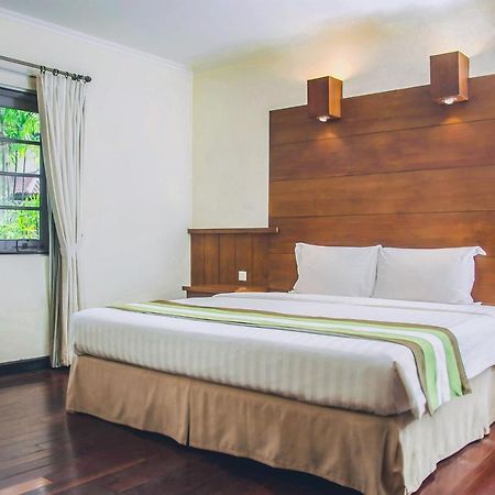 Whiz Prime Hotel Darmo Harapan Surabaya Dış mekan fotoğraf