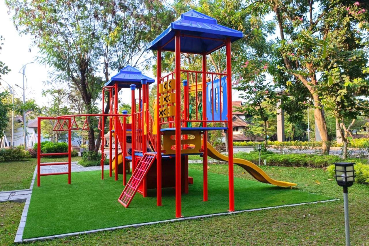 Whiz Prime Hotel Darmo Harapan Surabaya Dış mekan fotoğraf
