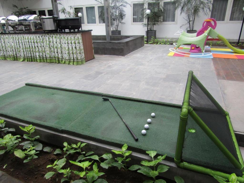 Whiz Prime Hotel Darmo Harapan Surabaya Dış mekan fotoğraf