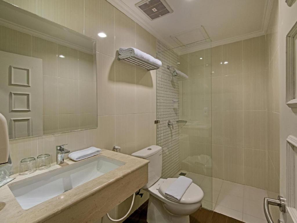 Whiz Prime Hotel Darmo Harapan Surabaya Dış mekan fotoğraf