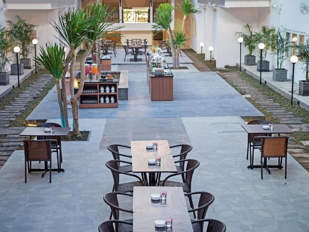 Whiz Prime Hotel Darmo Harapan Surabaya Dış mekan fotoğraf