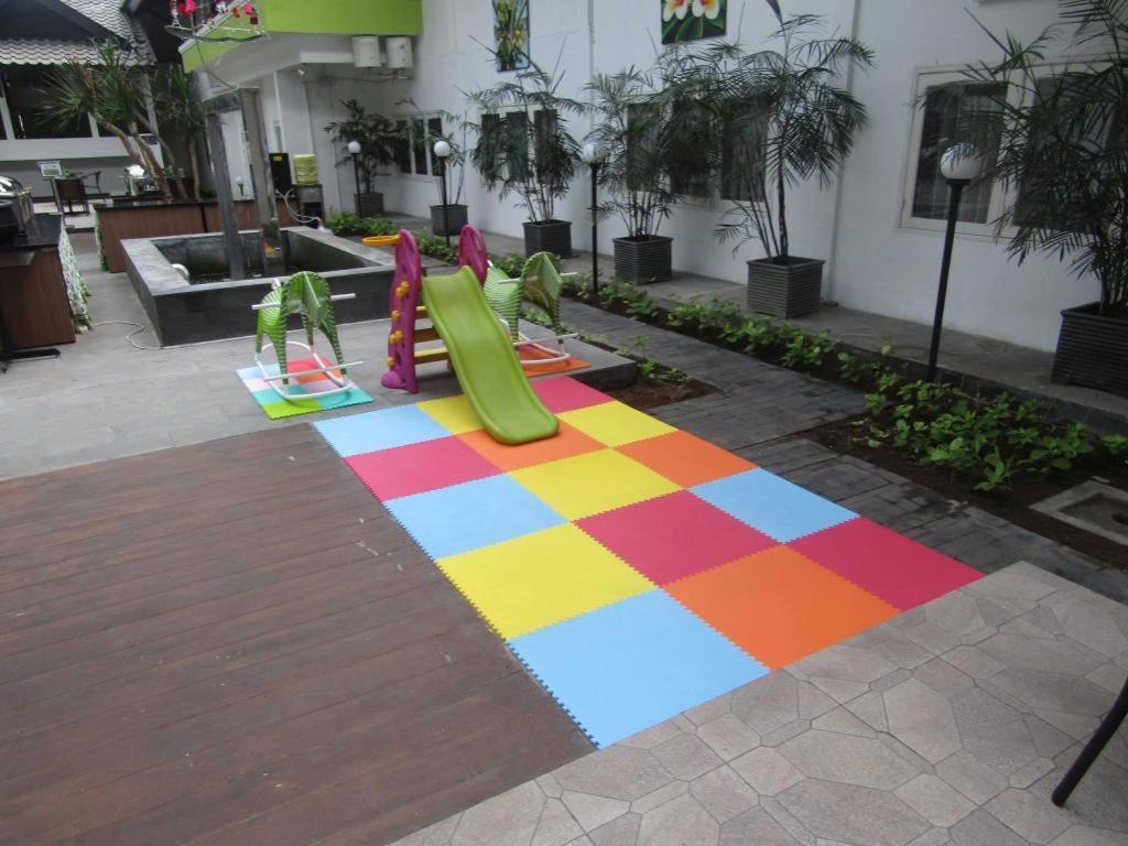 Whiz Prime Hotel Darmo Harapan Surabaya Dış mekan fotoğraf
