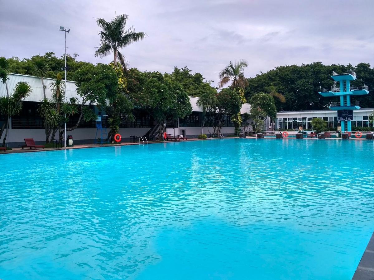 Whiz Prime Hotel Darmo Harapan Surabaya Dış mekan fotoğraf