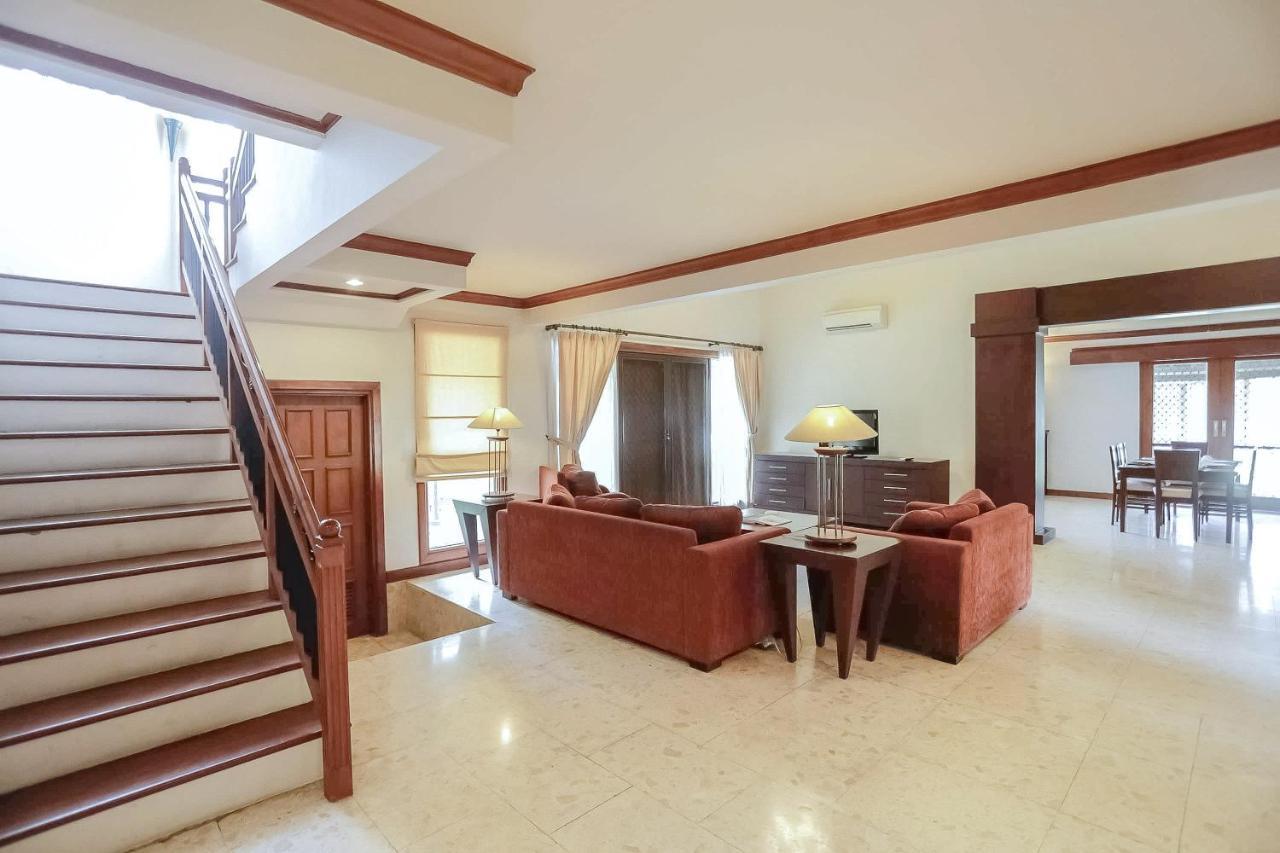 Whiz Prime Hotel Darmo Harapan Surabaya Dış mekan fotoğraf