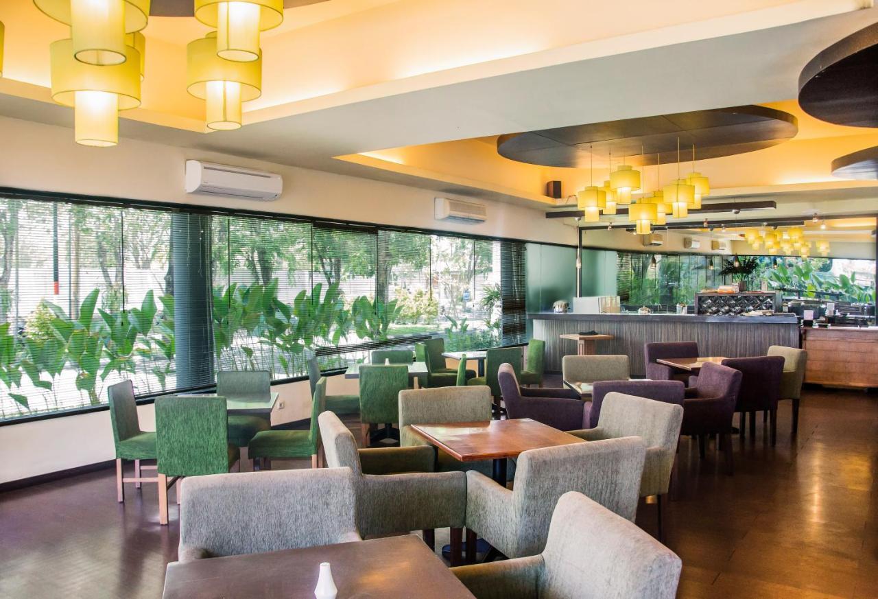 Whiz Prime Hotel Darmo Harapan Surabaya Dış mekan fotoğraf