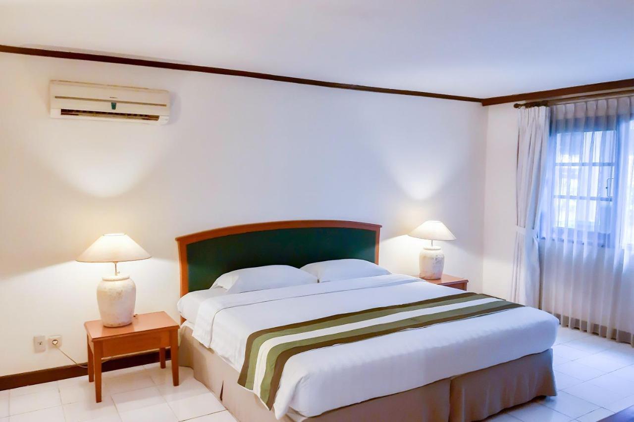 Whiz Prime Hotel Darmo Harapan Surabaya Oda fotoğraf