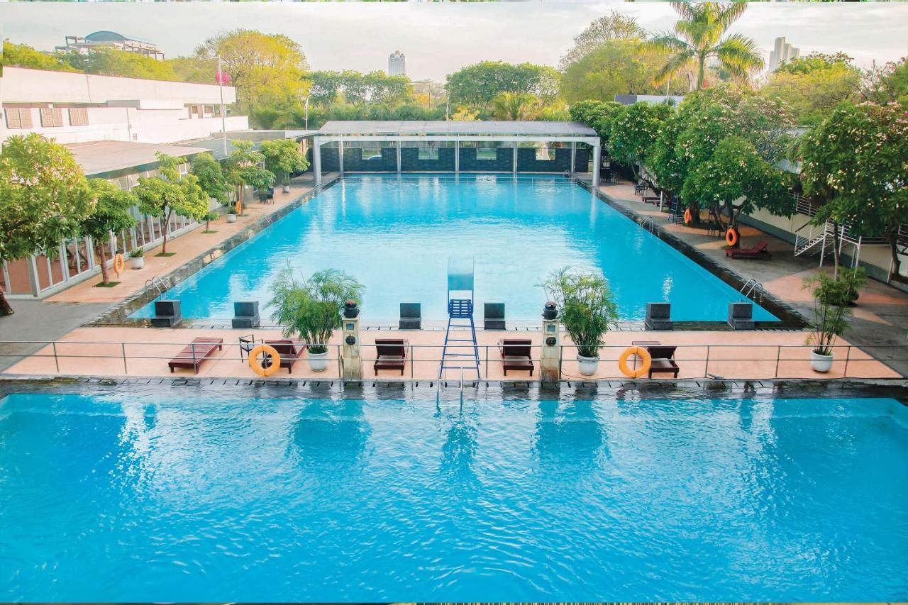 Whiz Prime Hotel Darmo Harapan Surabaya Dış mekan fotoğraf