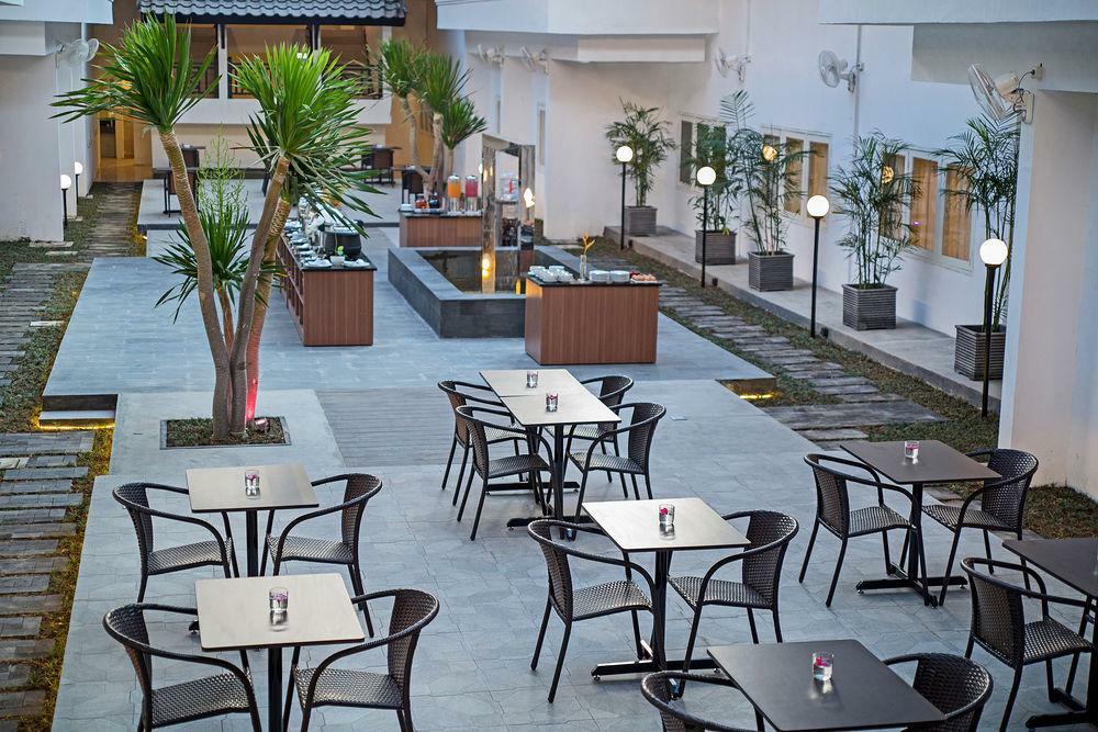 Whiz Prime Hotel Darmo Harapan Surabaya Dış mekan fotoğraf