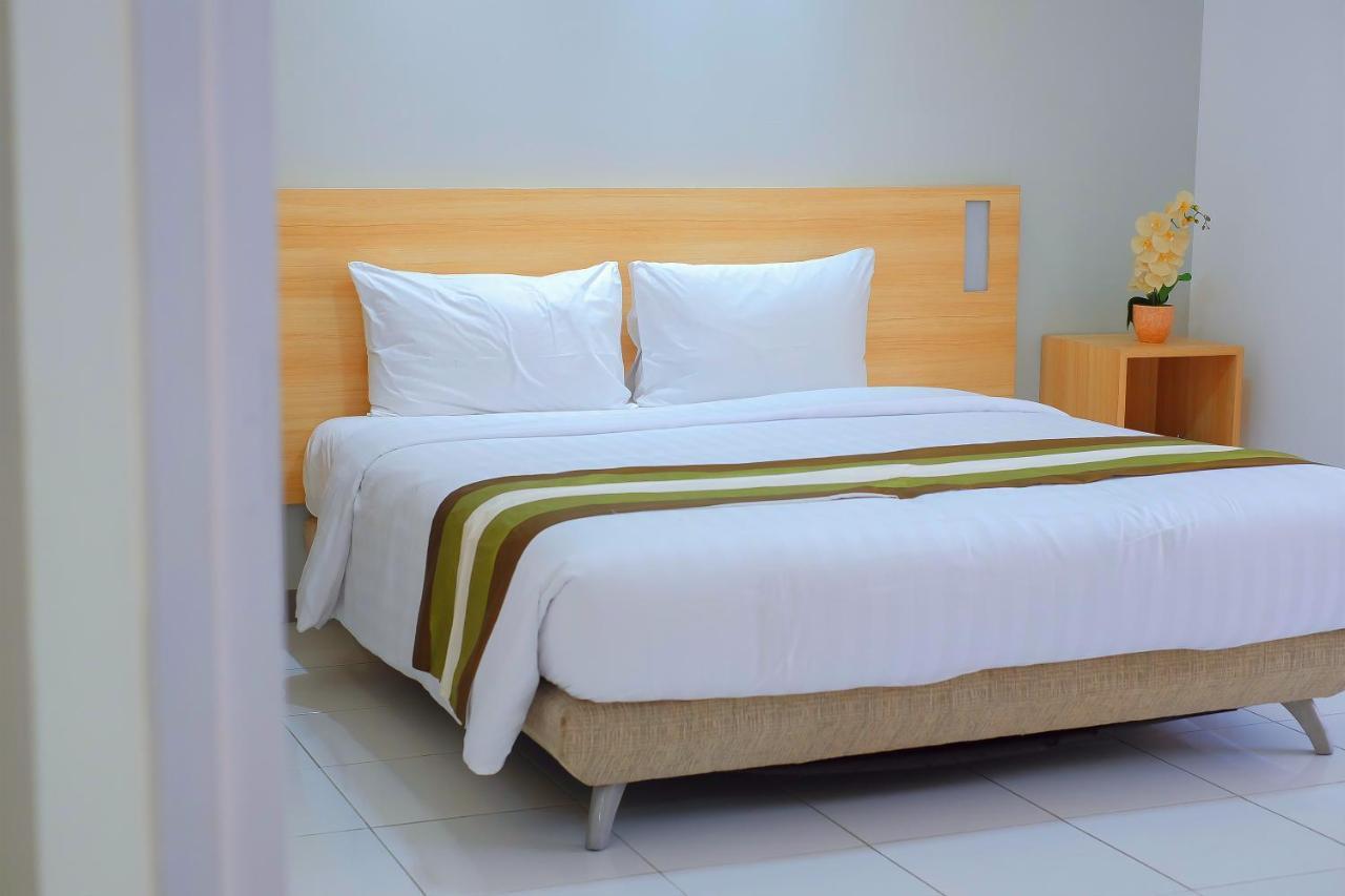 Whiz Prime Hotel Darmo Harapan Surabaya Dış mekan fotoğraf