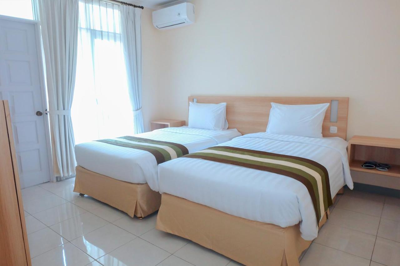 Whiz Prime Hotel Darmo Harapan Surabaya Dış mekan fotoğraf