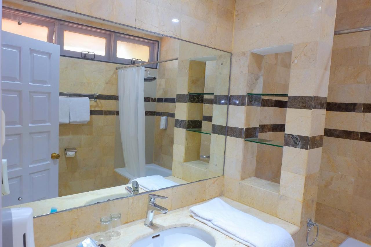 Whiz Prime Hotel Darmo Harapan Surabaya Dış mekan fotoğraf