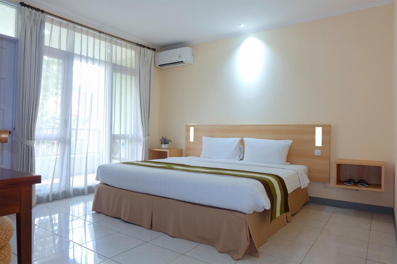 Whiz Prime Hotel Darmo Harapan Surabaya Dış mekan fotoğraf